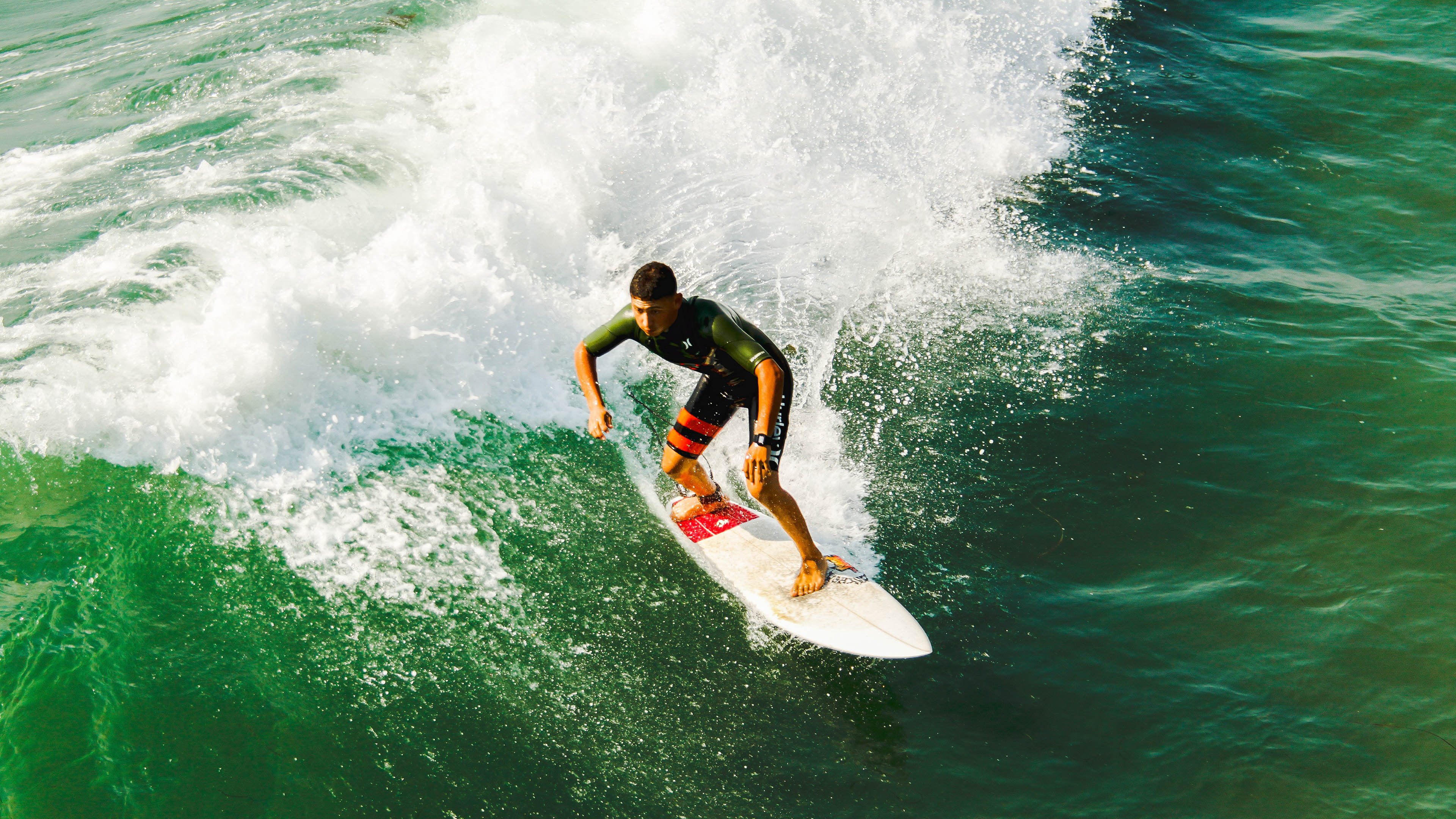路跑马拉松,城市风光与运动的完美结合,马拉松在公路上跑吗
